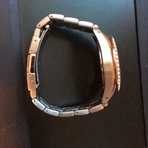 Women’s Fossil Watch - Picture 2 of 6